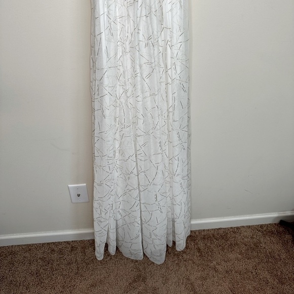 Luxxel White Maxi Deep V Gown with Metallic Design. Size Small - Picture 5 of 17